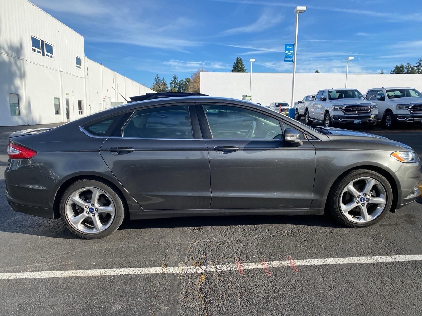 2015 Ford Fusion SE photo 2