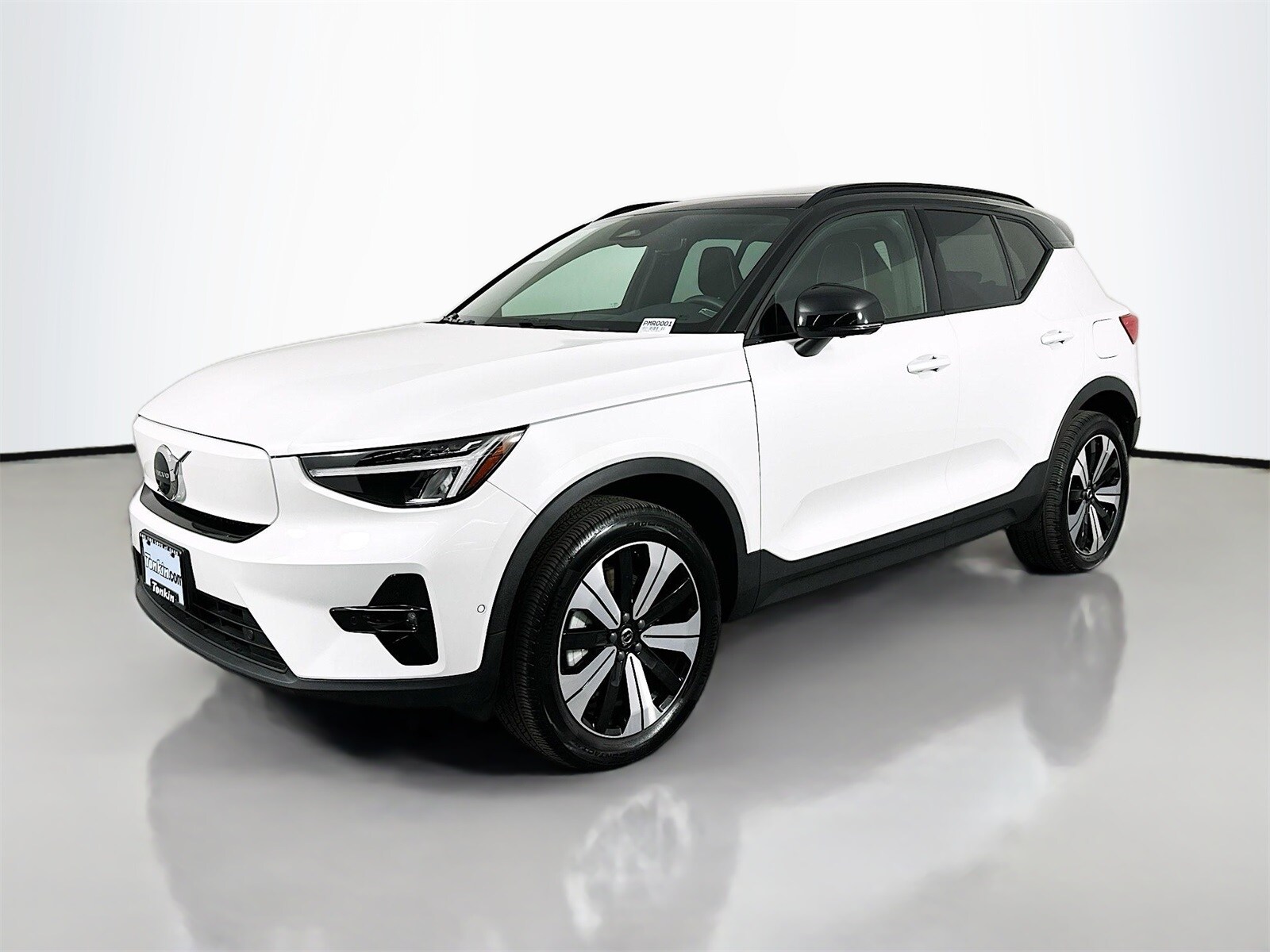 2023 Volvo XC40 Recharge Twin Plus AWD photo 2