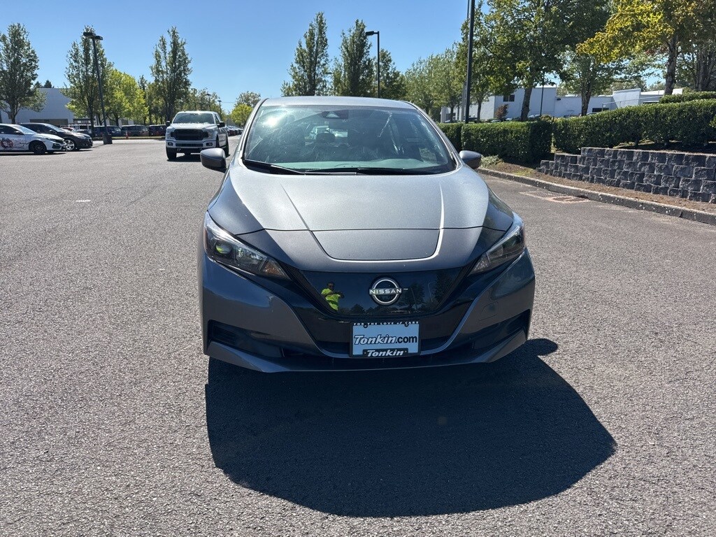 2024 Nissan Leaf S photo 2