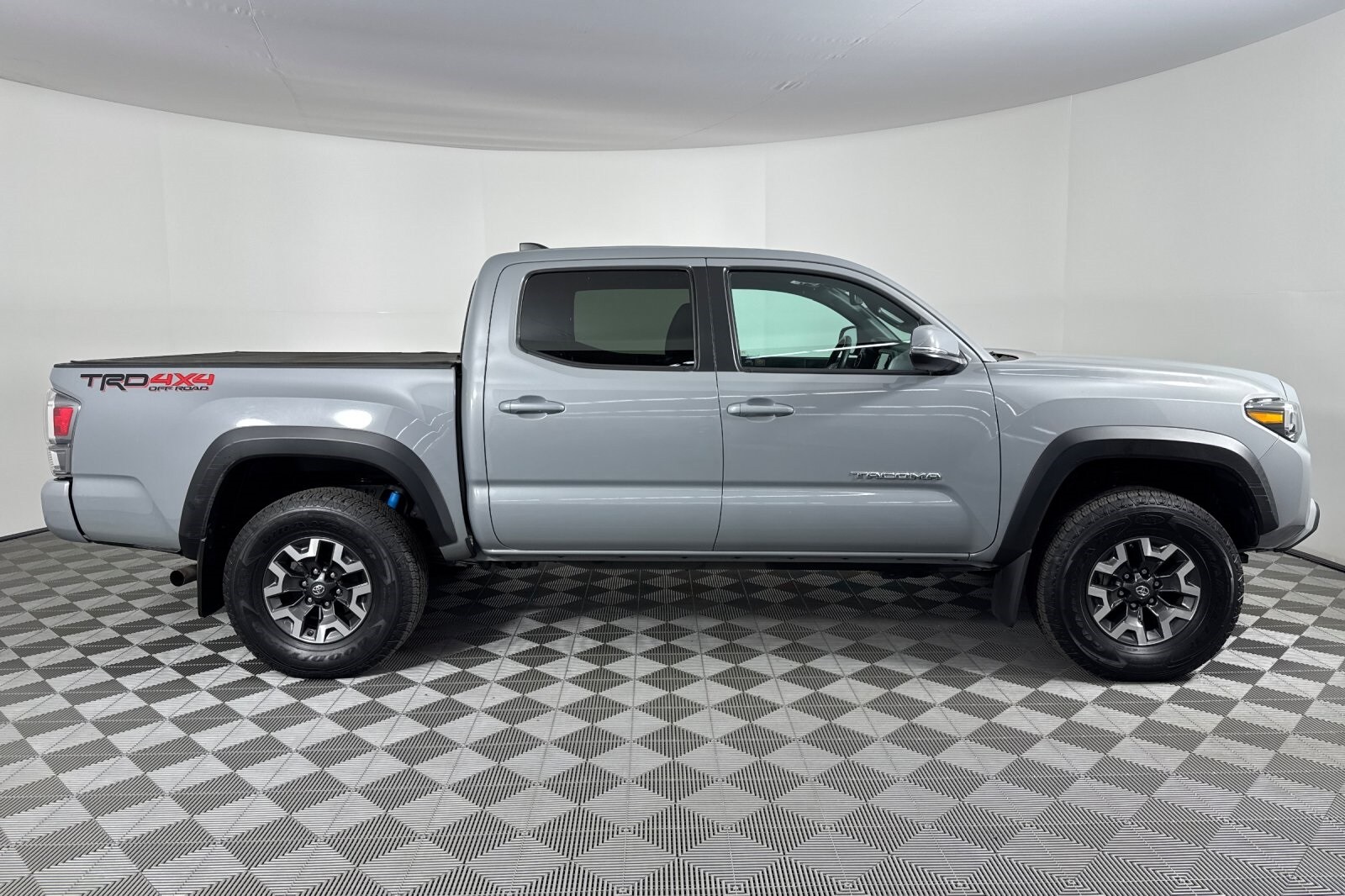 2021 Toyota Tacoma TRD Off-Road photo 3