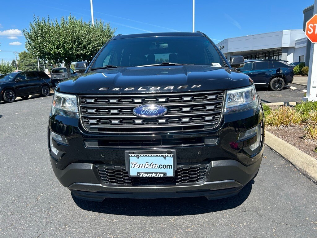 2017 Ford Explorer XLT photo 3