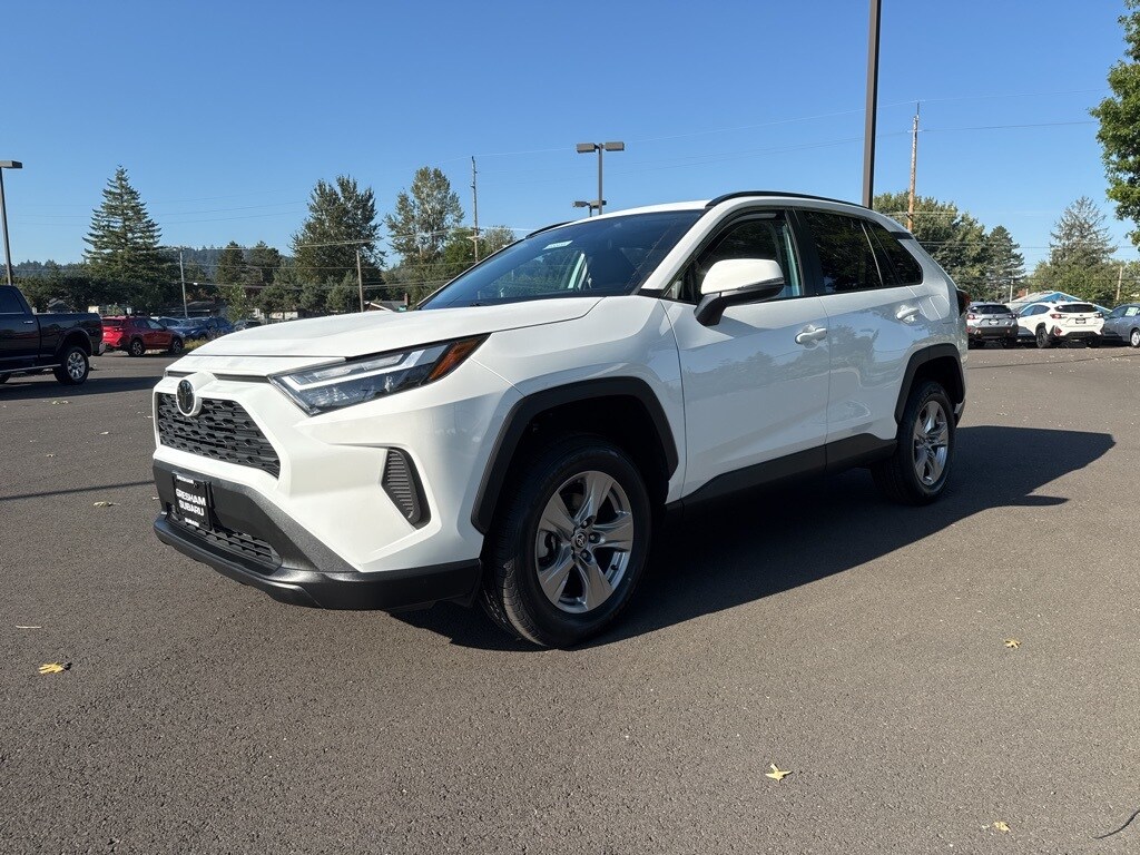2023 Toyota RAV4 XLE photo 3