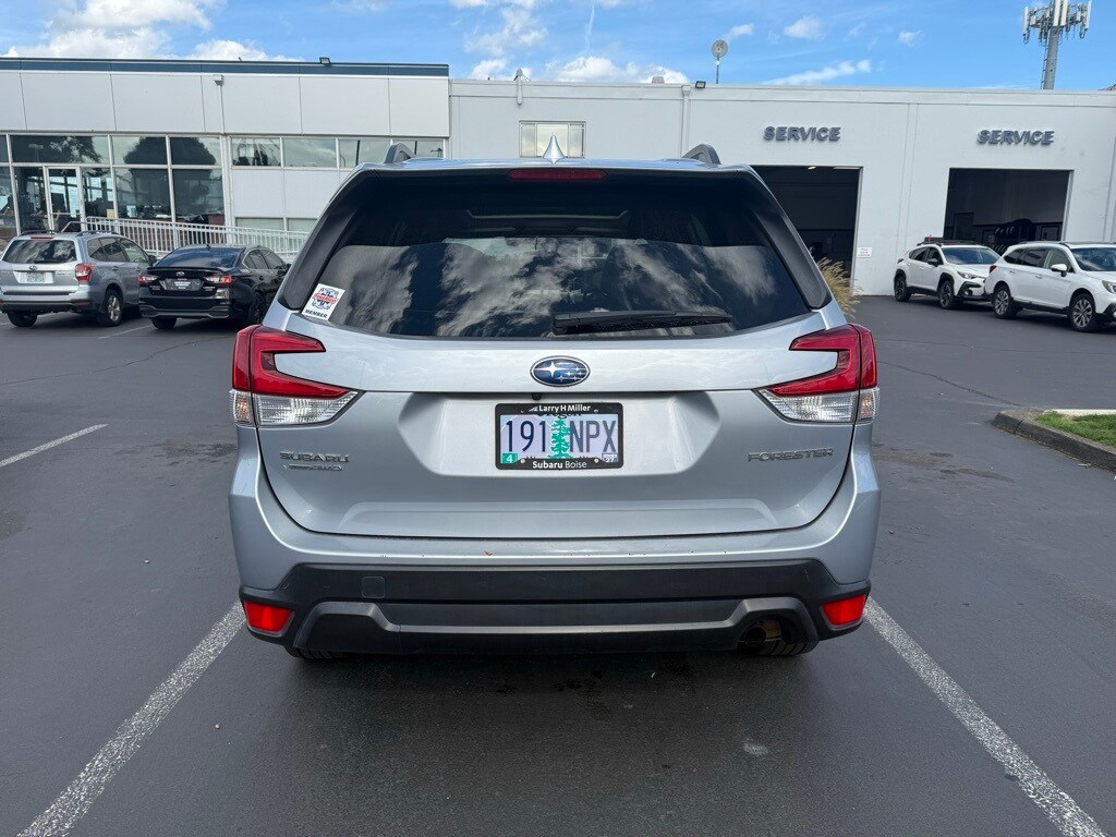 2021 Subaru Forester Premium photo 4