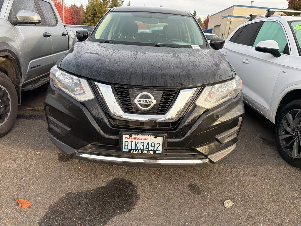 2017 Nissan Rogue S photo 2