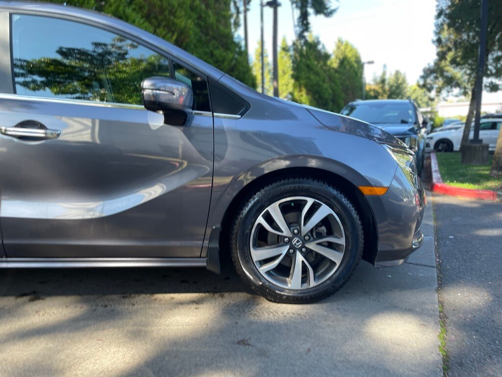 2021 Honda Odyssey Touring photo 2