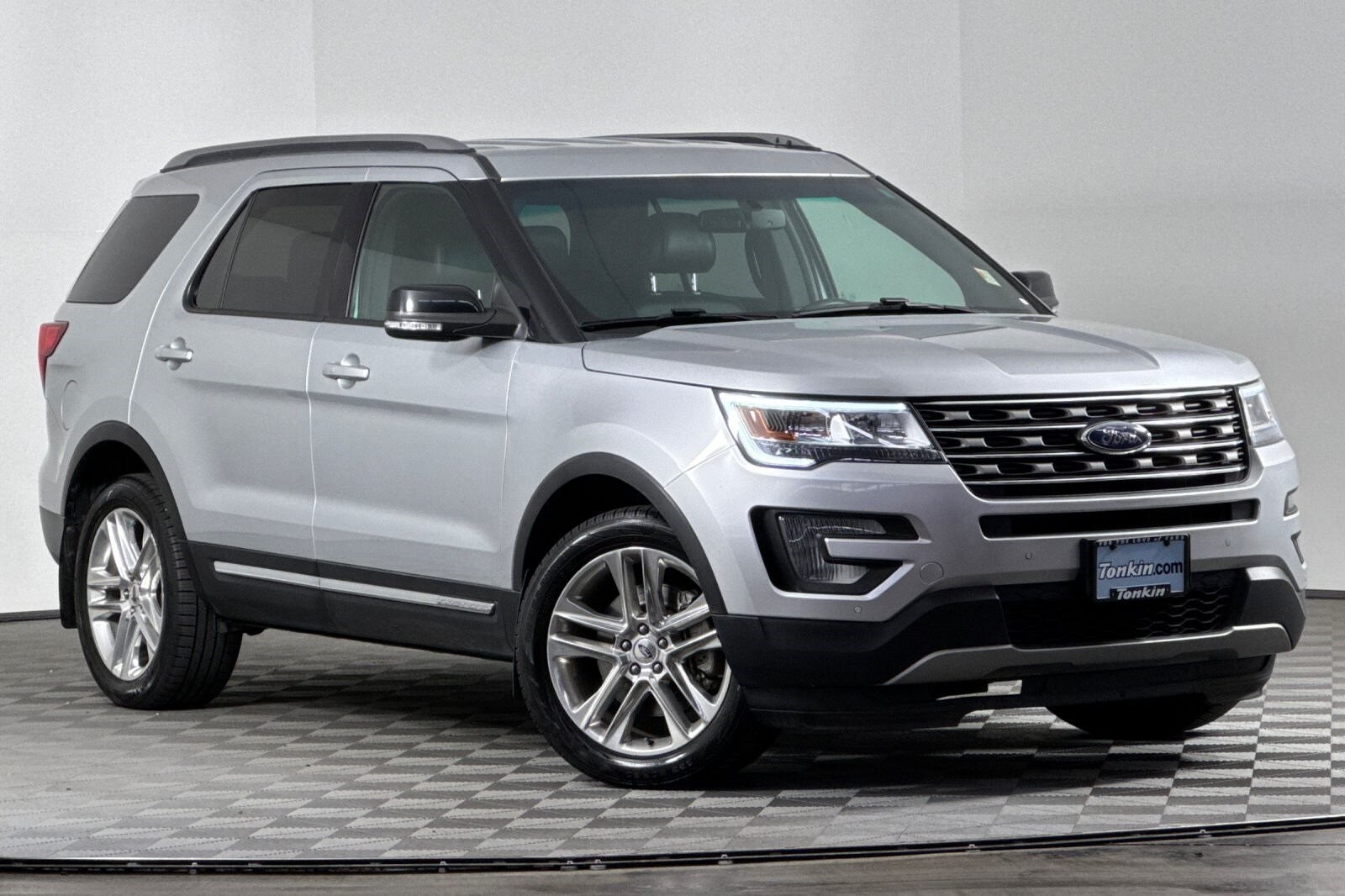 2017 Ford Explorer XLT photo 2
