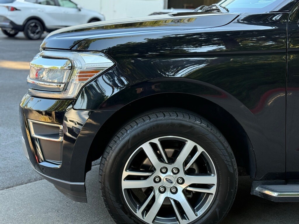 2023 Ford Expedition Limited photo 2