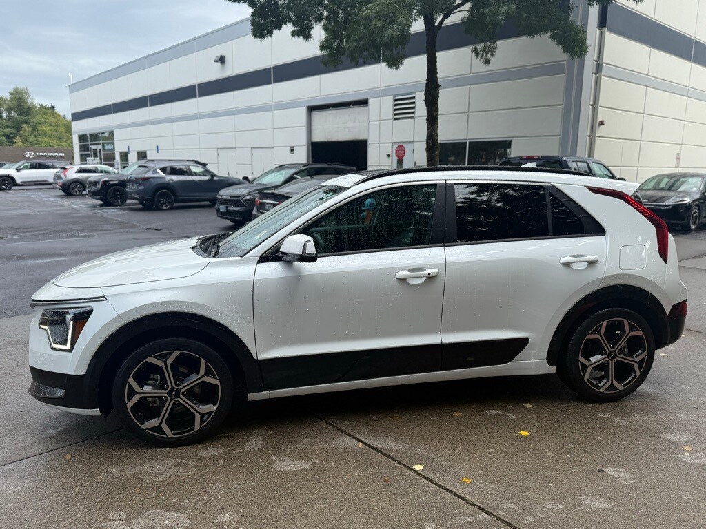 2023 Kia Niro EX Touring photo 3
