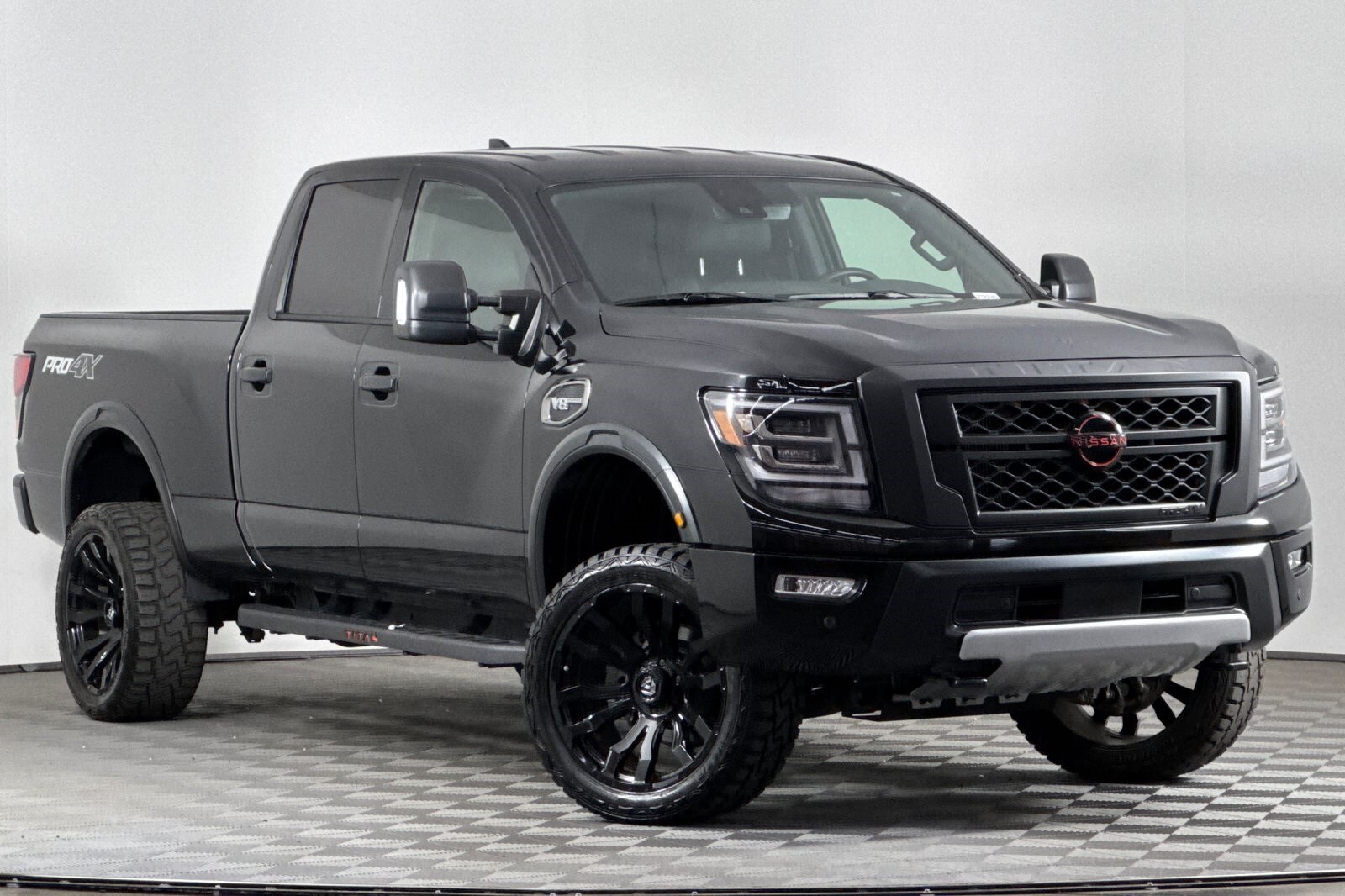 2023 Nissan Titan PRO-4X photo 2