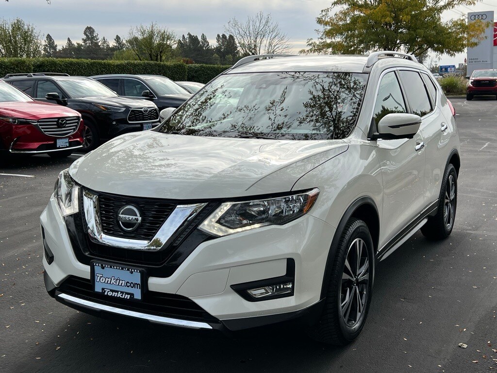 2019 Nissan Rogue SV photo 2