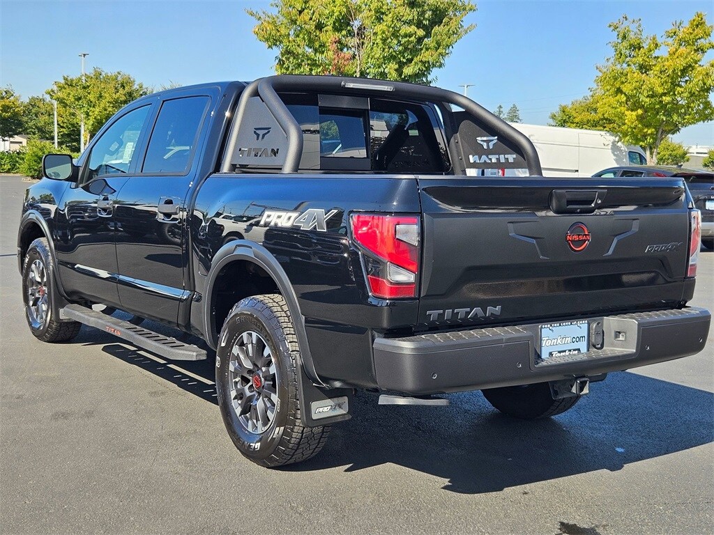 2024 Nissan Titan PRO-4X photo 4