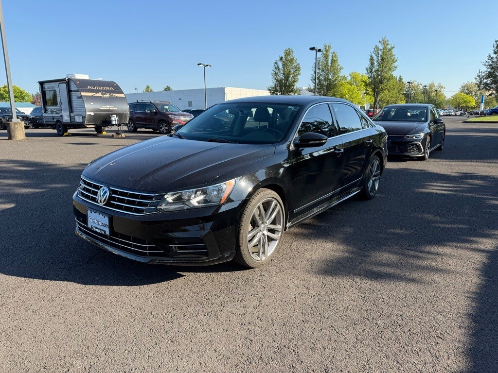 2016 Volkswagen Passat R-Line photo 3