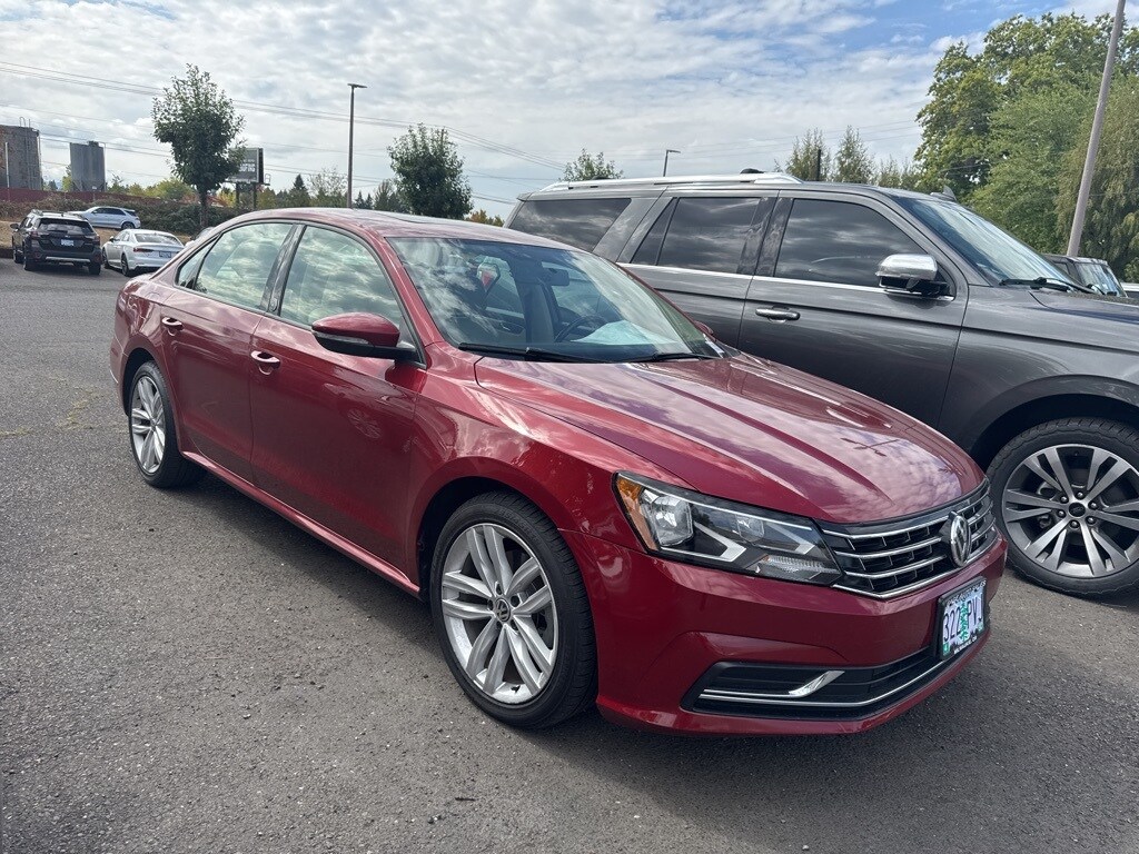2019 Volkswagen Passat 2.0T Wolfsburg Edition photo 3