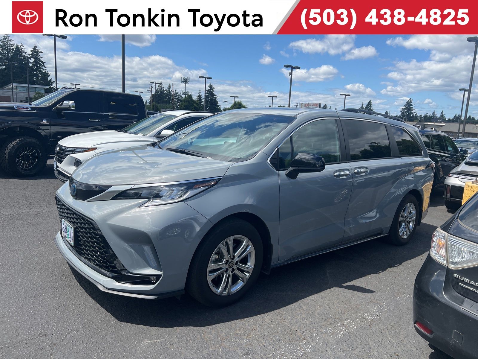 2023 Toyota Sienna XSE 7-Passenger Hybrid AWD's photo