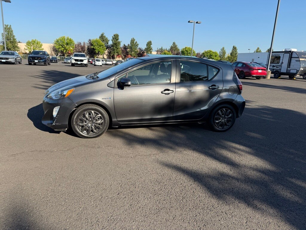 2015 Toyota Prius C Two photo 4