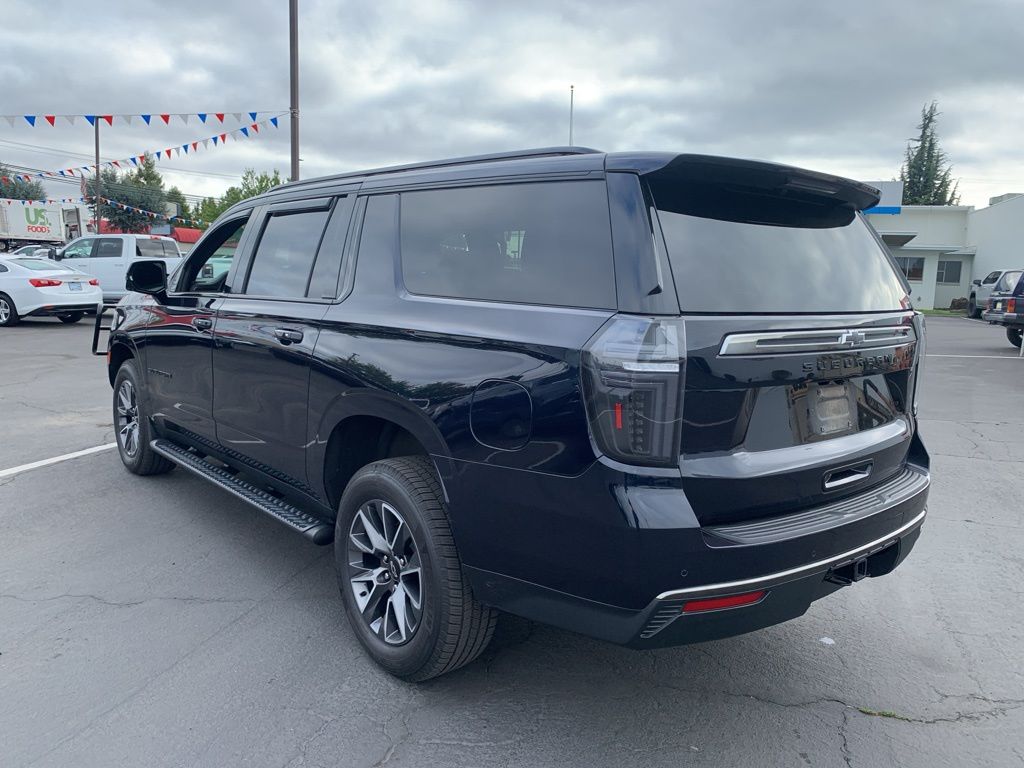 2022 Chevrolet Suburban Z71 photo 2