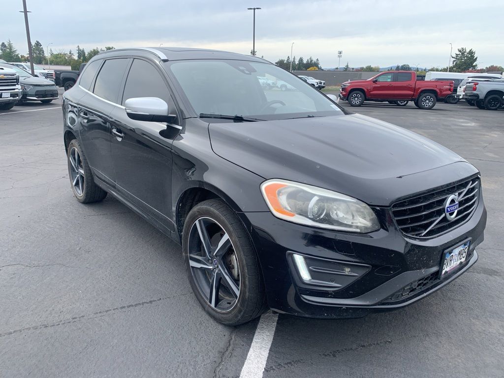 2016 Volvo XC60 T6 Drive-E R-Design photo 4