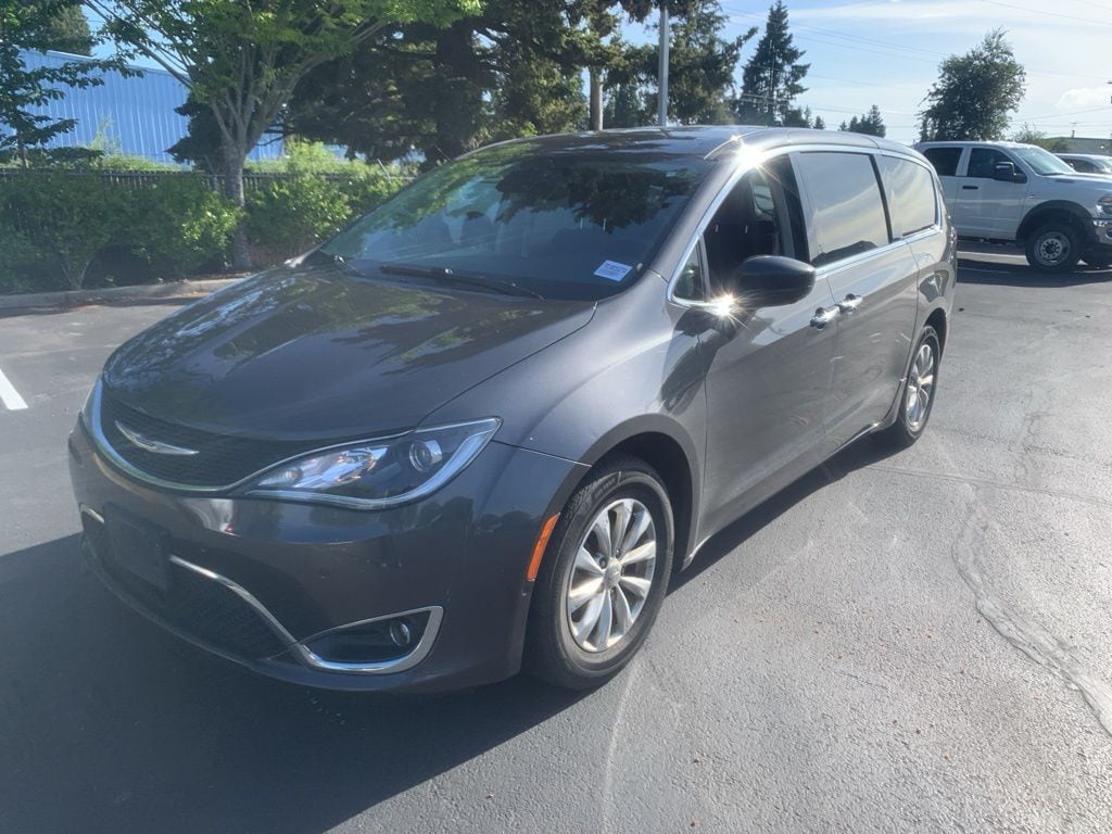 2019 Chrysler Pacifica Touring Plus's photo