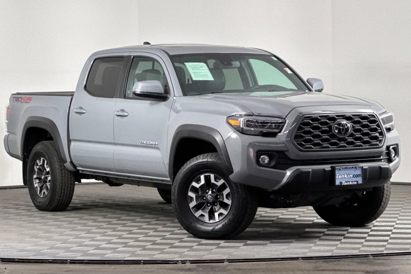 2021 Toyota Tacoma TRD Off-Road photo 2