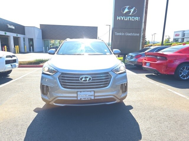 2017 Hyundai Santa Fe SE photo 2