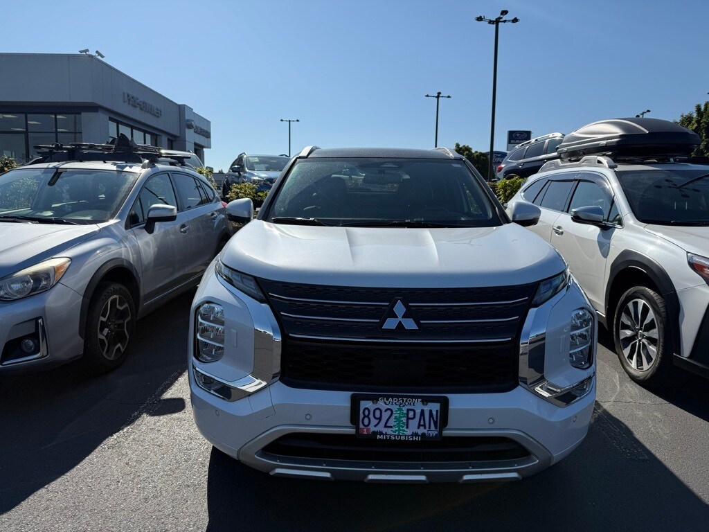 2023 Mitsubishi Outlander PHEV SEL photo 2