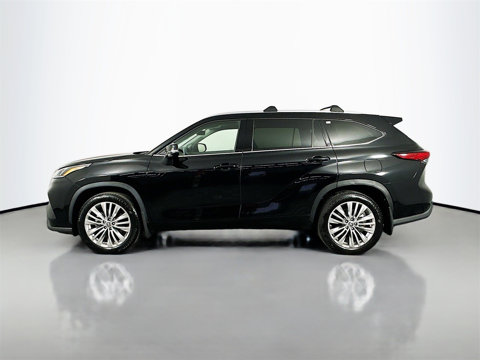 2023 Toyota Highlander Platinum photo 4