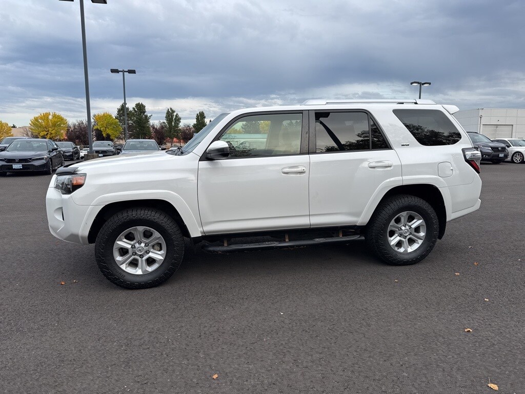 2017 Toyota 4Runner SR5 photo 4