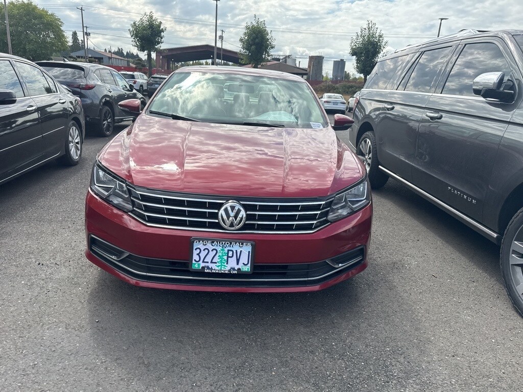 2019 Volkswagen Passat 2.0T Wolfsburg Edition photo 2