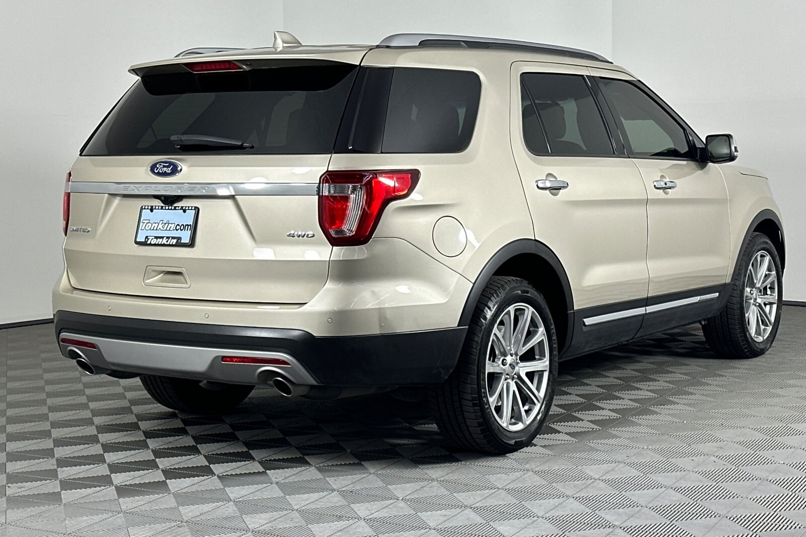 2017 Ford Explorer Limited photo 4
