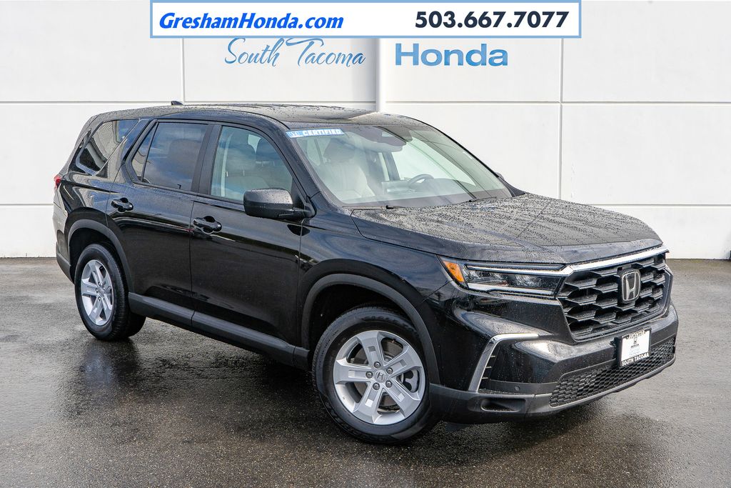 2023 Honda Pilot LX AWD's photo
