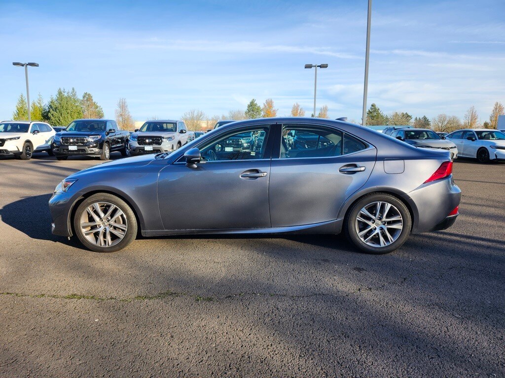 2019 Lexus IS 300 photo 4