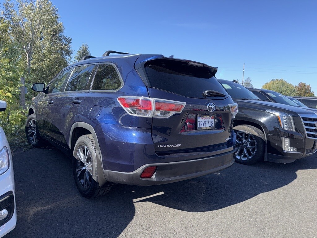 2016 Toyota Highlander XLE photo 2