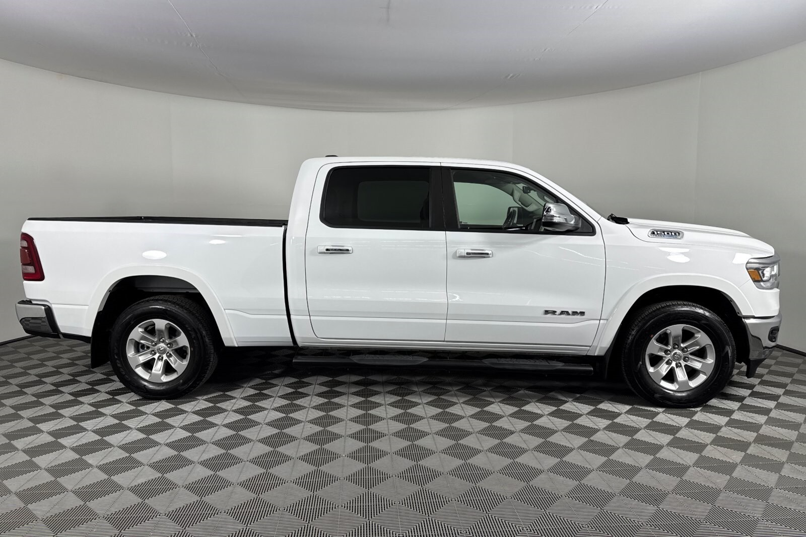 2022 Ram 1500 Laramie photo 3