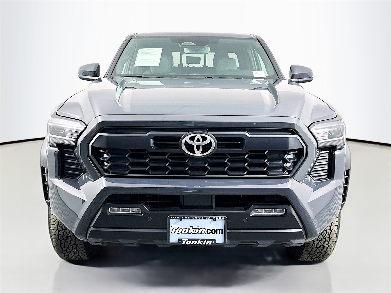 2024 Toyota Tacoma TRD Off-Road photo 2