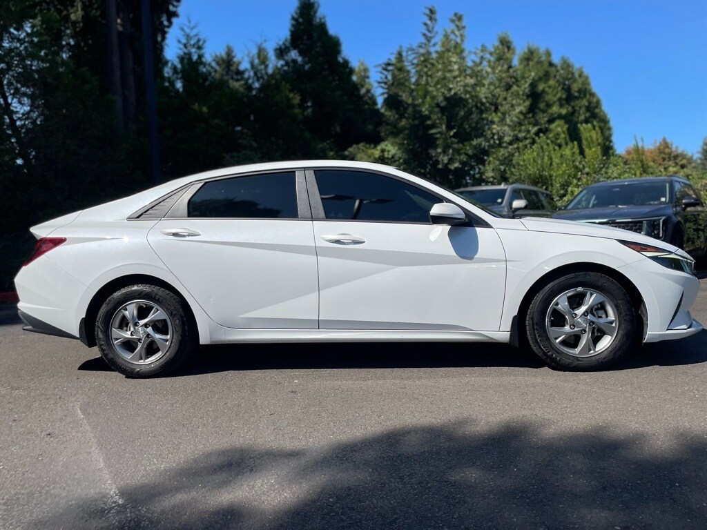 2022 Hyundai Elantra SE photo 3