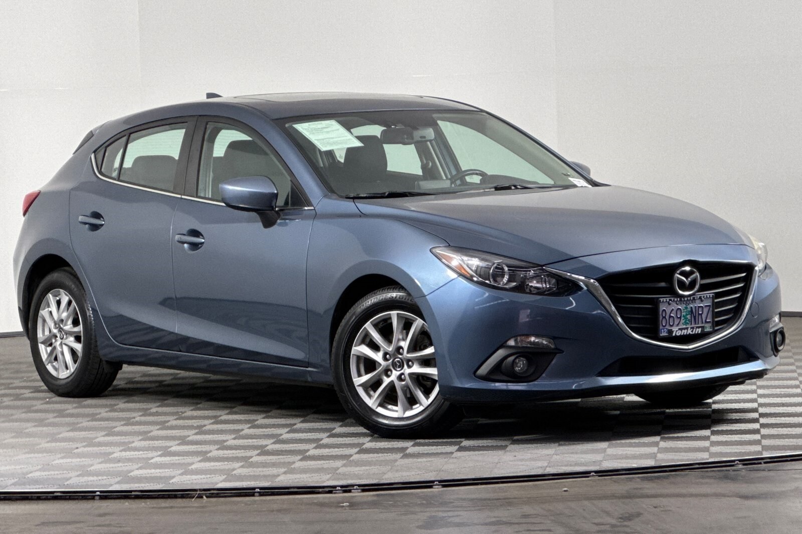 2016 Mazda Mazda3 Touring Hatchback photo 2
