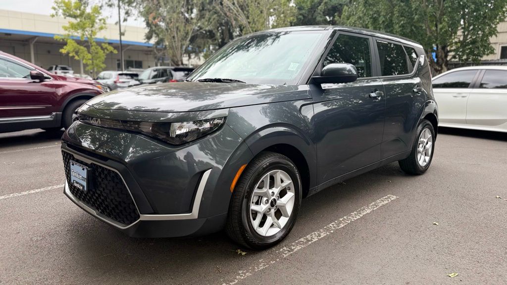 2024 Kia Soul LX photo 3