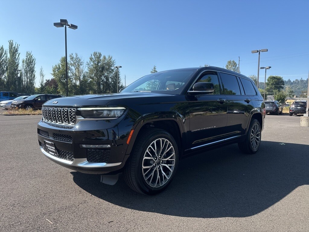 2021 Jeep Grand Cherokee L Summit Reserve photo 2