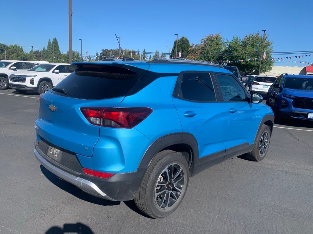 2025 Chevrolet Trailblazer LT photo 3