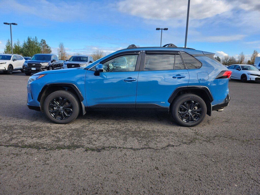 2022 Toyota RAV4 Hybrid SE photo 2