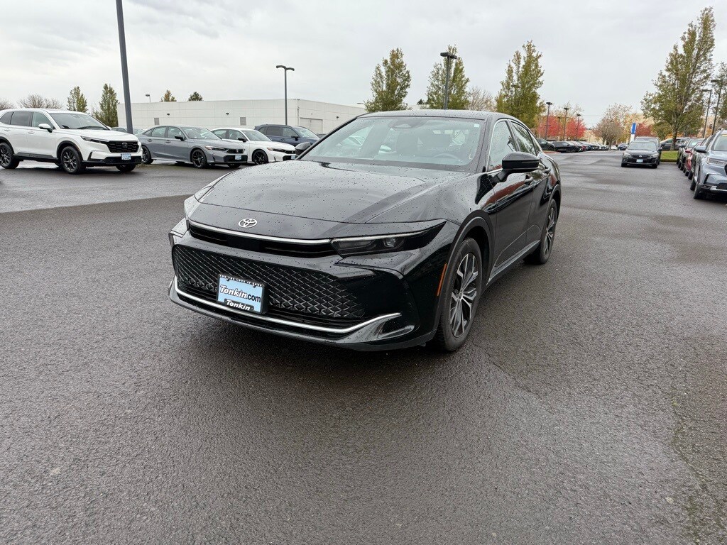 2024 Toyota Crown XLE photo 3