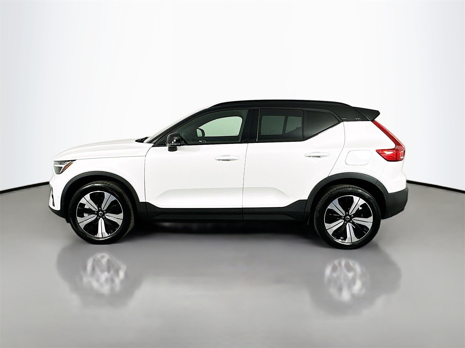 2023 Volvo XC40 Recharge Twin Plus AWD photo 3