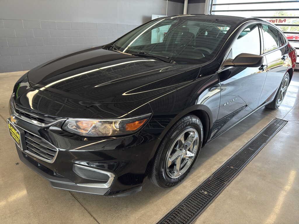 2016 Chevrolet Malibu LS photo 2