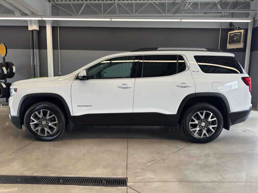 2022 Gmc Acadia SLE photo 3