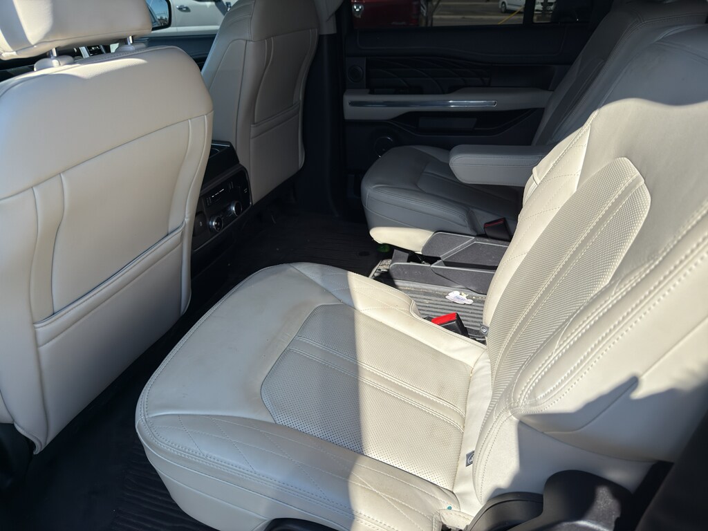 2019 Ford Expedition MAX Platinum photo 3