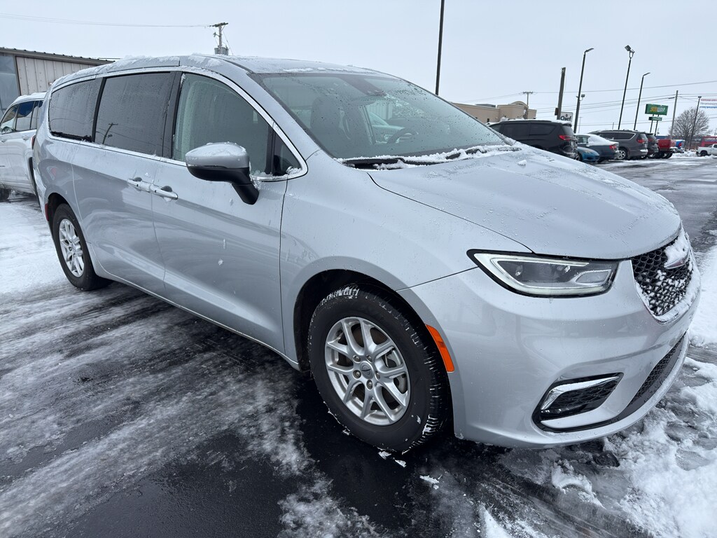 Used 2023 Chrysler Pacifica Touring L Van Passenger Van