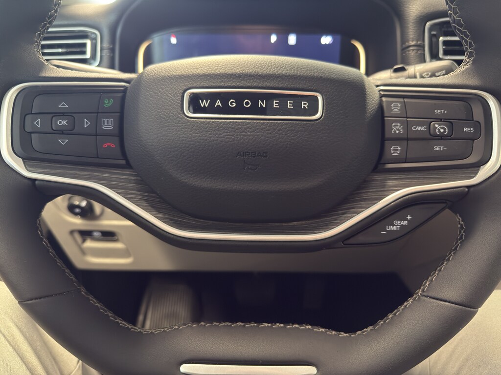 2024 Jeep Wagoneer L Series III photo 3