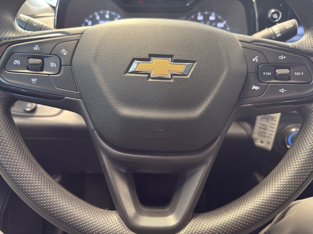 2025 Chevrolet Trax LS photo 2