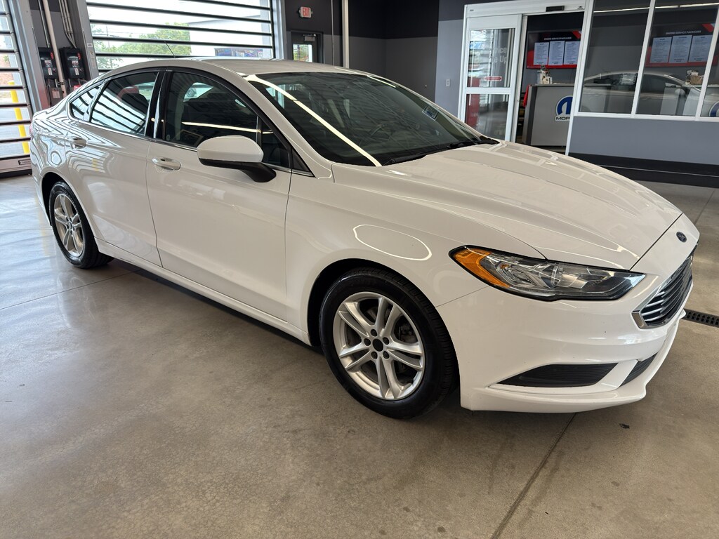 2018 Ford Fusion SE photo 2