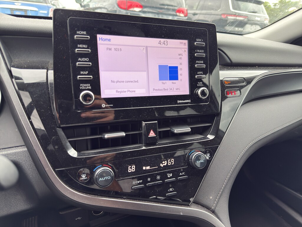 2023 Toyota Camry LE photo 3